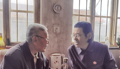 青島故事｜10個月走訪420位抗美援朝老兵，完成口述實錄書！傅中魁徒步萬里勾勒“老兵地圖”