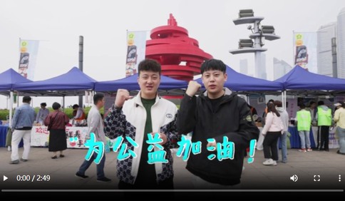 青岛故事｜这俩听障小伙直播出圈！“无声”带货圈粉几十万，热心公益捐百件T恤衫