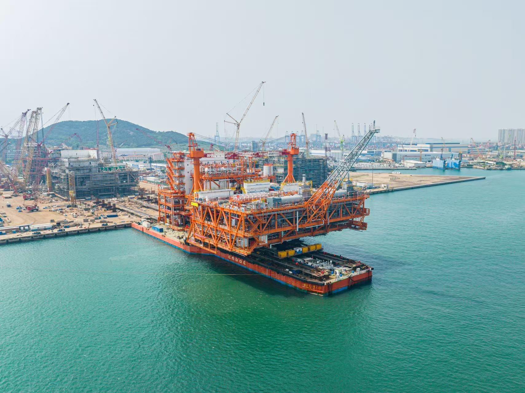 我国渤海最大海上油气平台完工起运