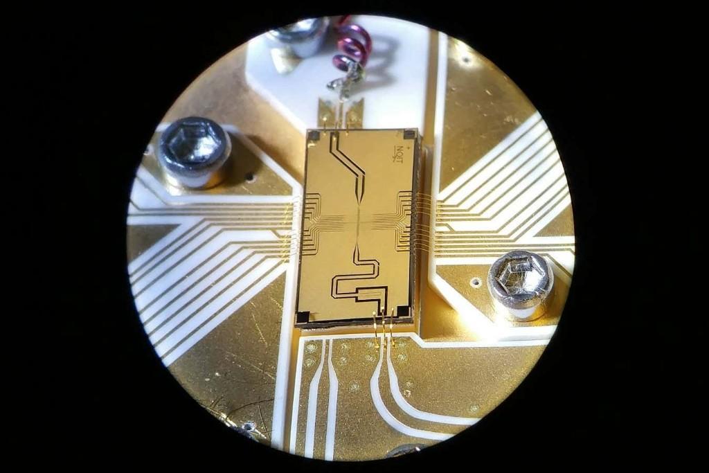 微波技术将量子比特出错率降至千万分之一