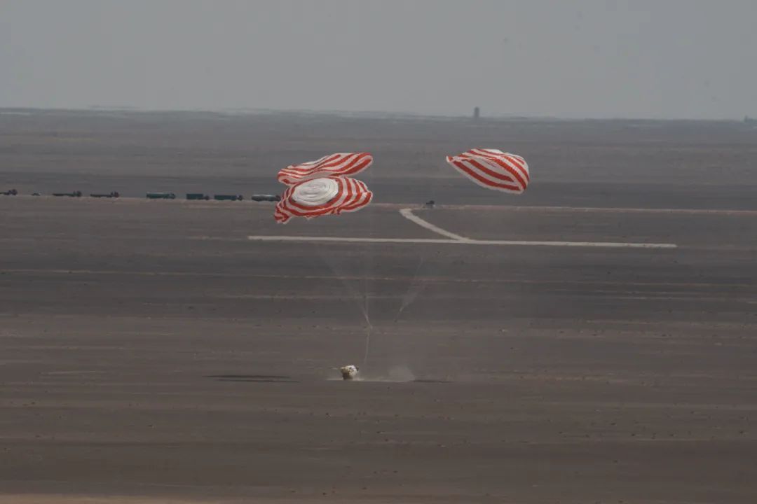 我国新一代载人飞船“梦舟”零高度逃逸飞行试验取得圆满成功