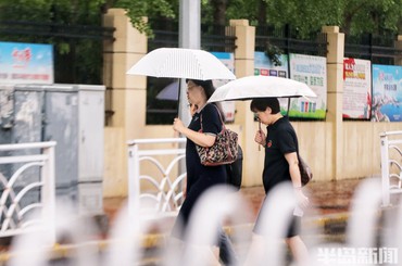雨潤上班路