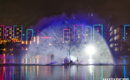水幕為幕，夢幻多彩！來白沙河赴一場夏夜光影派對
