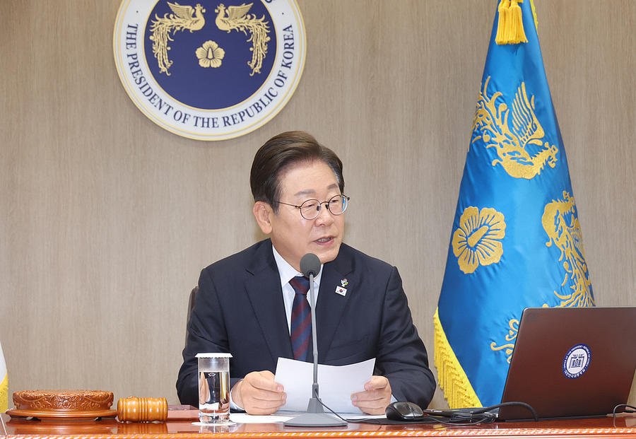 韩国总统李在明上任首月记者会:全力恢复崩溃的民生