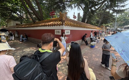 大學(xué)路網(wǎng)紅墻迎打卡熱潮