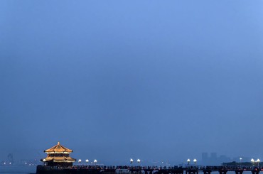 夜色海滨惹人醉