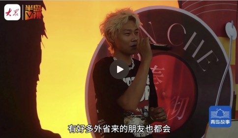 青島故事｜你有故事，我有歌??小麥島變身戶外KTV，游客“開麥”歌里藏著心事