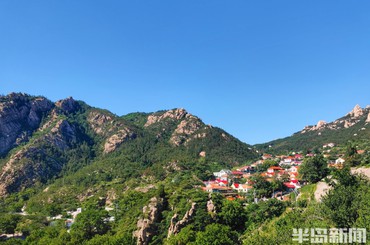 天蓝山青入镜来