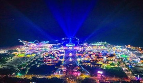 越夜越璀璨！速领青岛金沙滩啤酒城追光指南