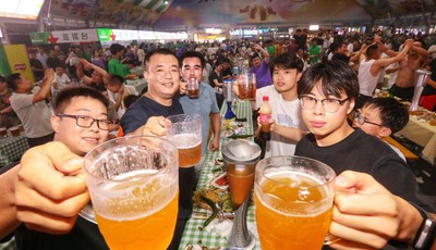 干杯！青岛夏夜举杯狂欢啤酒节