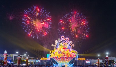 焰火+彩灯+光影 青岛国际啤酒节打造视觉盛宴