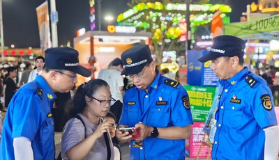 青岛西海岸新区综合行政执法局：“执法蓝”护航啤酒节，文明风映照金沙滩