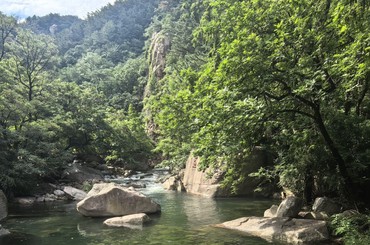 崂山北九水：流水湍湍，景色宜人