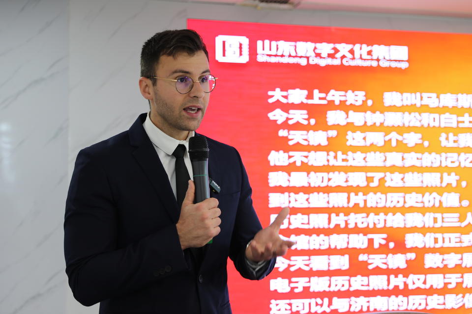 马库斯:数字技术能让这些照片“走得更远”