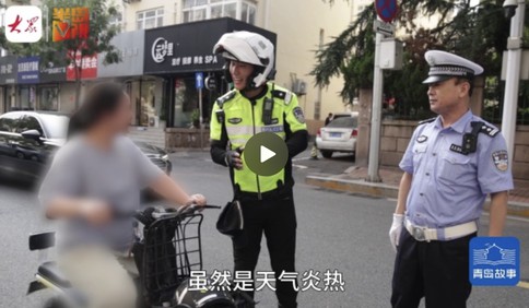 青島故事｜從賽場到“鐵騎新兵”！00后橄欖球運動員退役當輔警，記者跟訪烈日下的交通值守日常