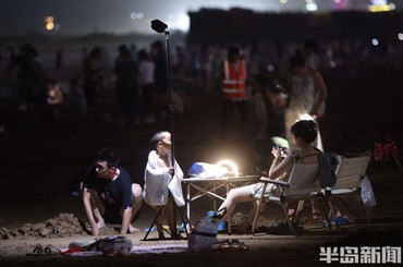 青岛故事·影像丨夜色沙滩 欢乐无限