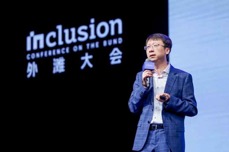 香港大学马毅指出当前AI仅具“知识”而非“智能”,自我纠错是关键鸿沟