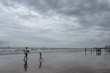 青岛石老人海水浴场：惬意的周末时光
