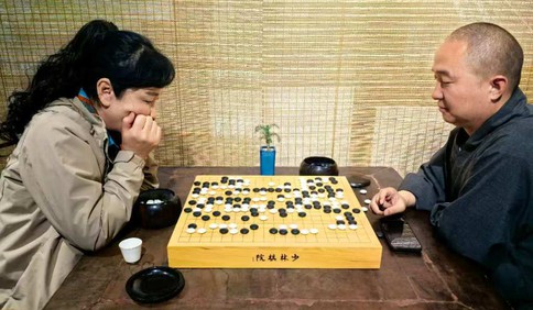 青島故事｜學漢語、 追《甄嬛》、讀《論語》、吃火鍋 韓國“圍棋大姨”的別樣中國癮
