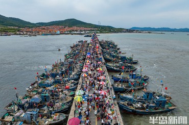 海鲜之桥鲜味扑鼻，山东头码头流量十足！