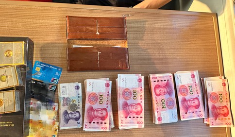 青岛故事｜背包里装两万余元现金遗落车厢内，高铁工作人员接力交还旅客