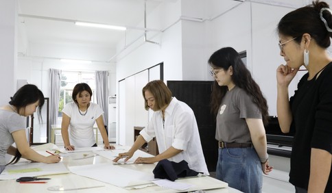 青岛故事｜爆火，已排到10月底！这届年轻人爱上老厂房里的裁缝夜校