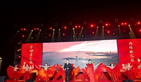 青岛故事丨下农村、下矿区、到工地……20年间，她为职工朋友唱了数百场演出