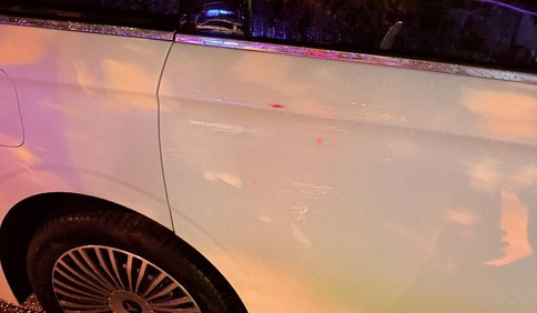 倒猛了？倒蒙了？岚图梦想家自动泊车“骑”上路沿石受损