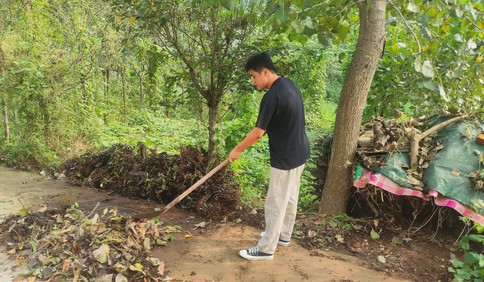 青岛故事｜11名大学生返乡当“村官”，拍短视频带火小山村