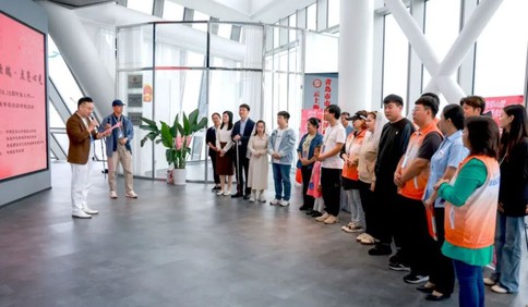 青岛故事丨这个盲人节，三对视障情侣在云端用指尖“看见”了彼此的心跳