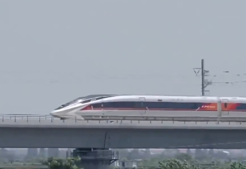 全球最快动车组CR450忙着“刷里程”