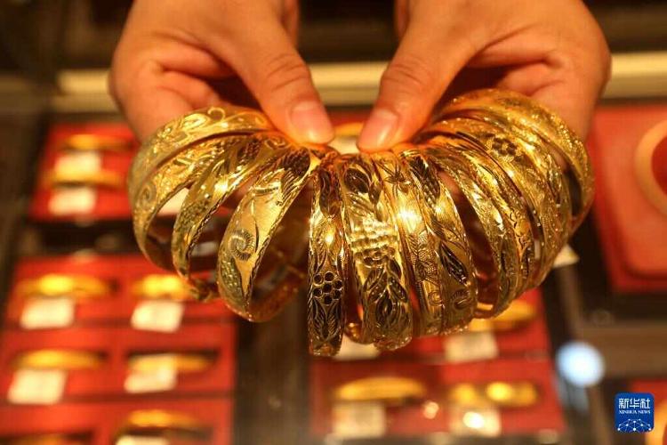 黄金价格暴跌,有人前一天赚4万今天亏4万
