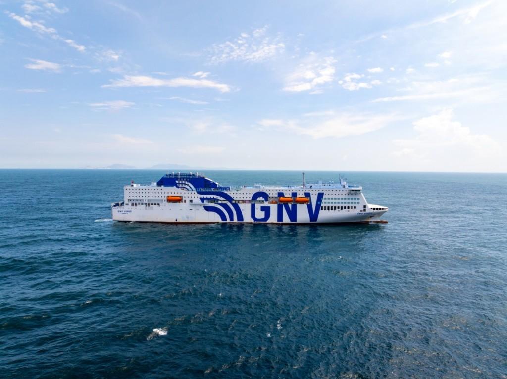 国内首艘自主研发设计的双燃料客滚船交付