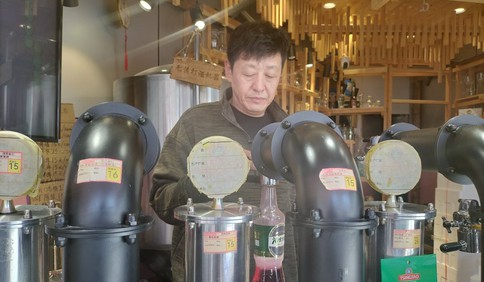 青岛故事｜草原汉子青岛酿就啤酒人生，把青岛的热情传递给每一位顾客