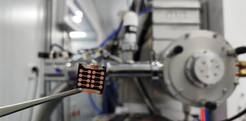 刷新纪录！多晶薄膜太阳能电池光电转化效率首次超过30%