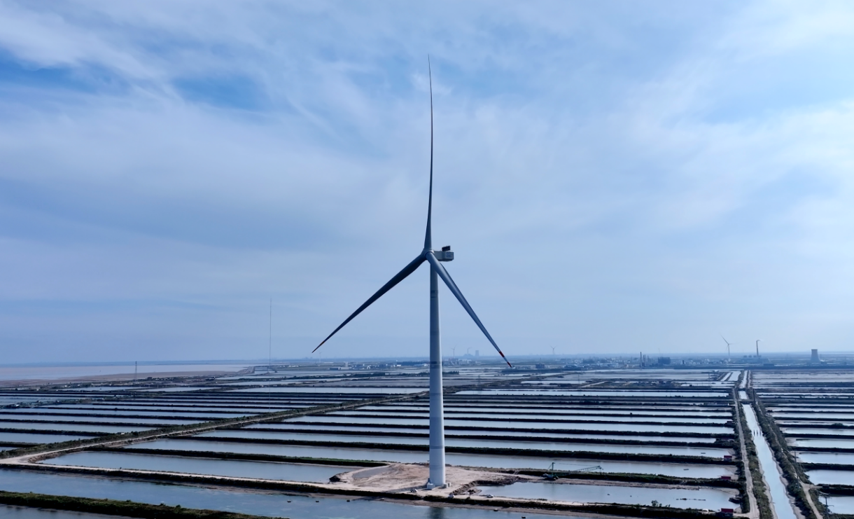 全球最大26兆瓦级海上风电机组并网发电