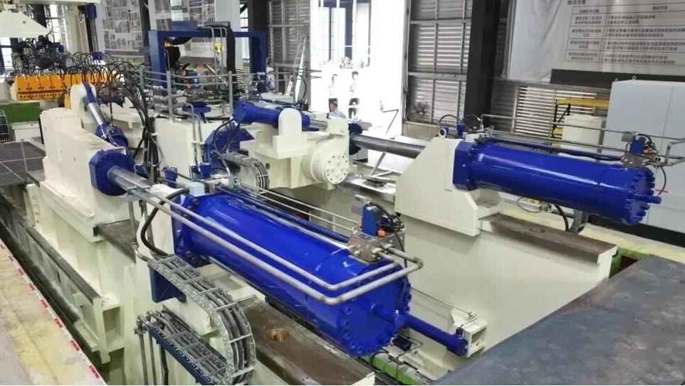 世界最大1230吨蒙皮拉伸机通过验收