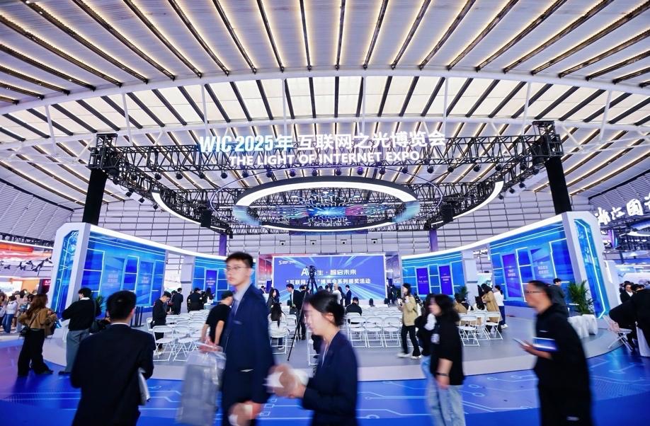 蚂蚁集团乌镇峰会展示AI创新成果 数字蚂力“AI云客服”获新耀场景奖