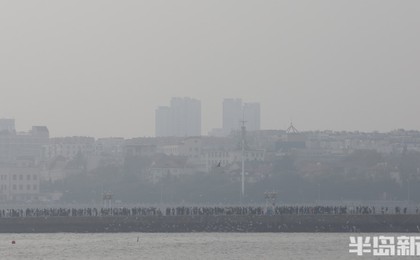 青岛沿海一线雾蒙蒙