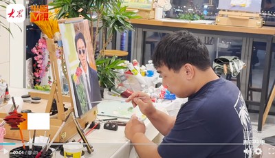 青岛故事｜外地小伙坚持10年画青岛！由地下室画到五月的风旁边，他找到艺术灵感