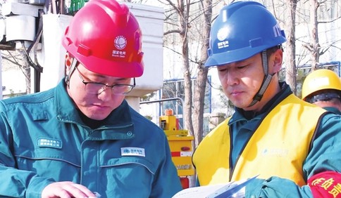 青岛故事｜电线杆上的“舞者”赵新帅 12载守护万家灯火