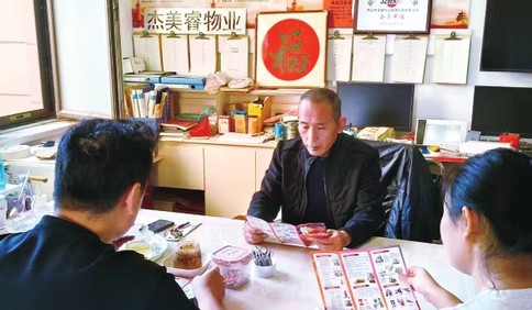 青岛故事｜胶州李杰以爱铸就信任 26面锦旗的温暖故事