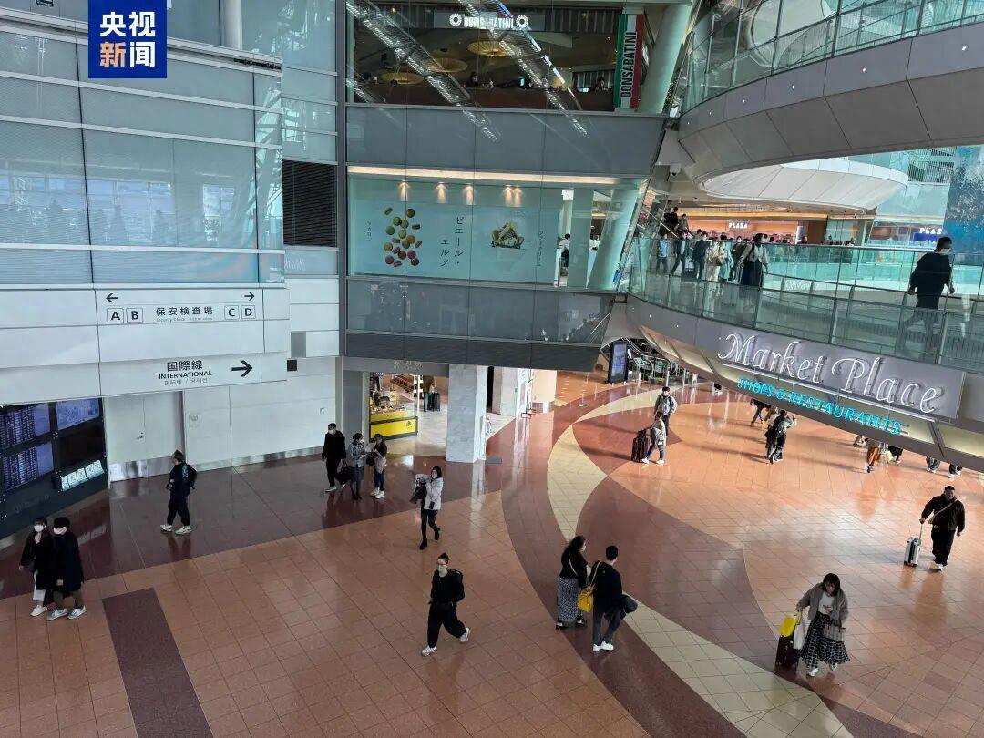 日本全日空一波音787客机空中发生发动机故障，机上共有208名乘客