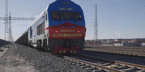 世界首列3.5万吨级重载群组列车试验开行成功