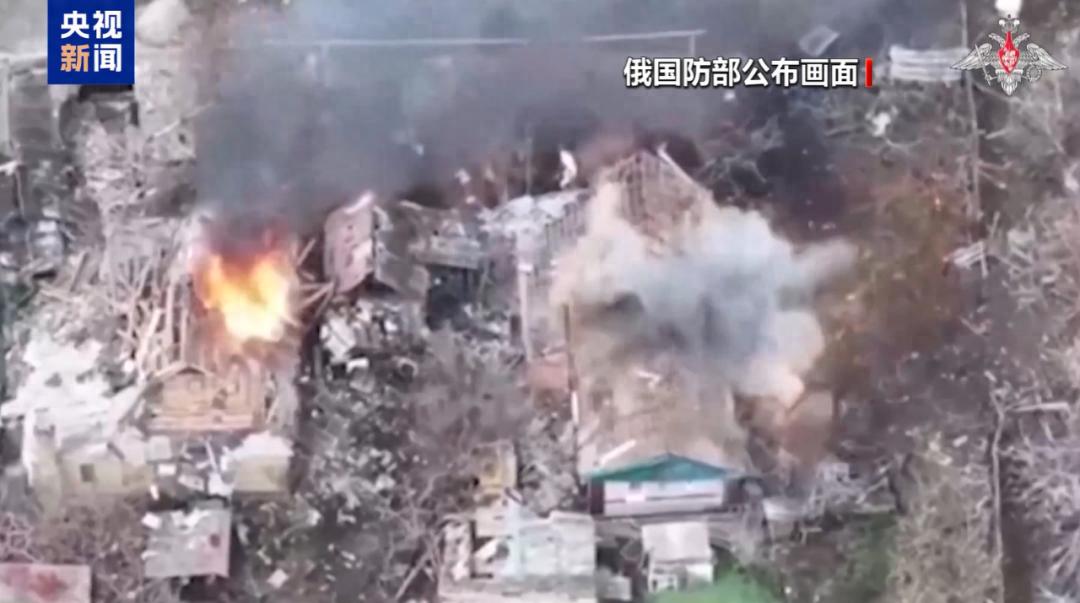 俄乌双方行动画面公布！俄国防部称控制两居民点，乌军方同一天称打击多个俄军目标