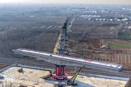 潍宿高铁上空，“巨无霸”实现毫米级转身