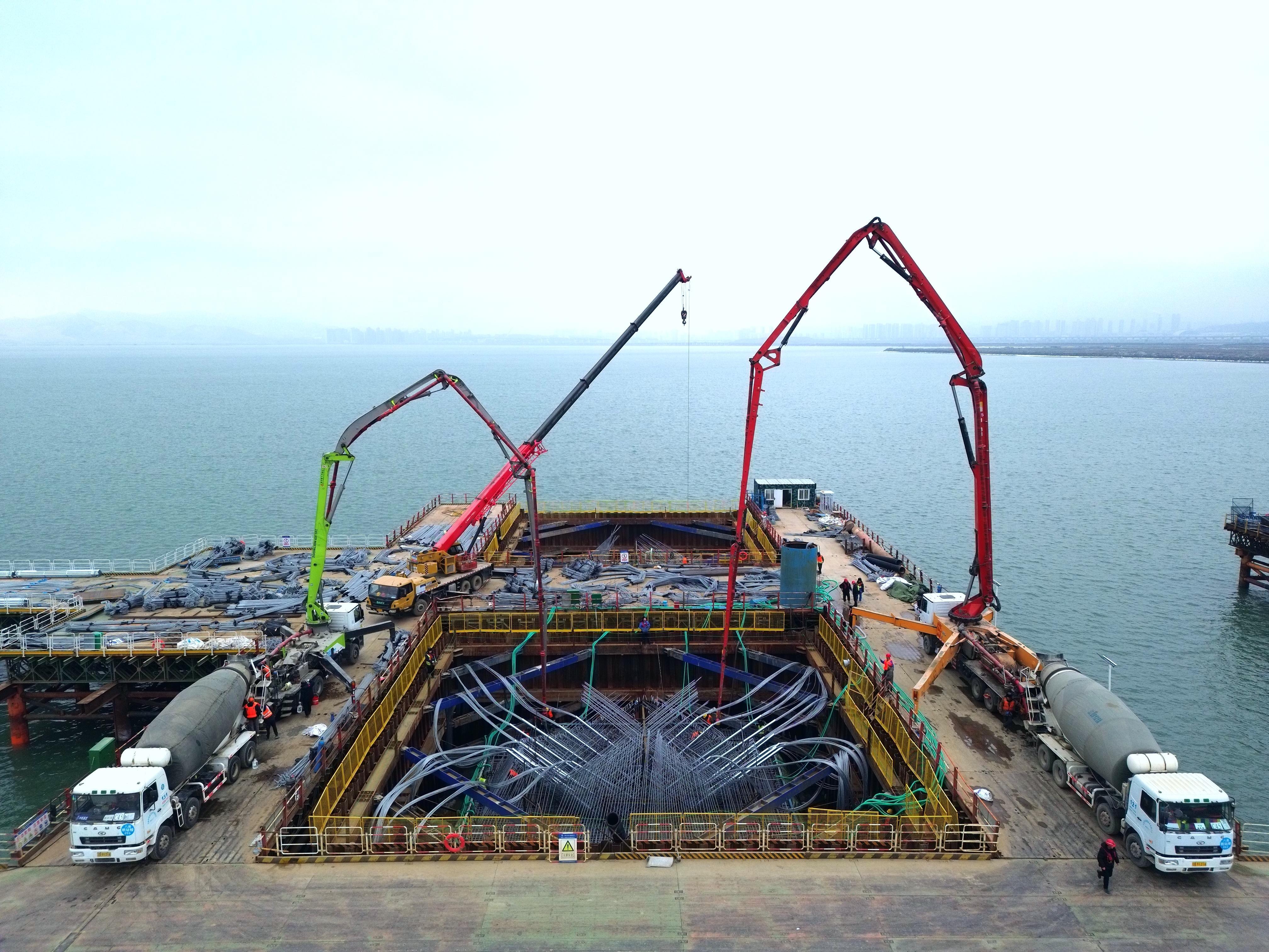 岩溶地层精准成孔+智能温控护航  大连新机场跨海通道基础施工技术领跑