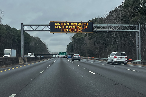 美国14个州和华盛顿特区进入紧急状态，特朗普发声