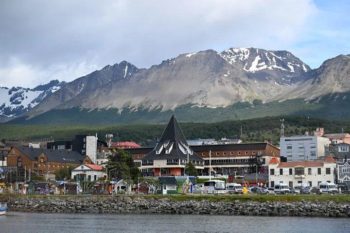 美军机突然降落阿根廷乌斯怀亚 系南极物流与补给枢纽