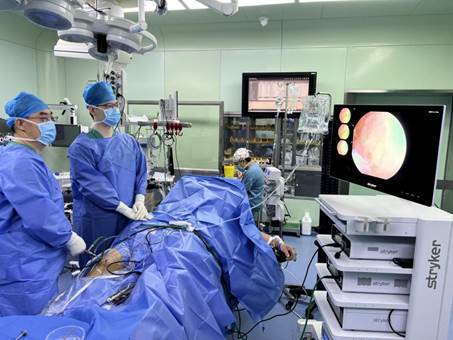 荧光“导航”，青岛市市立医院实现半月板可视化修复